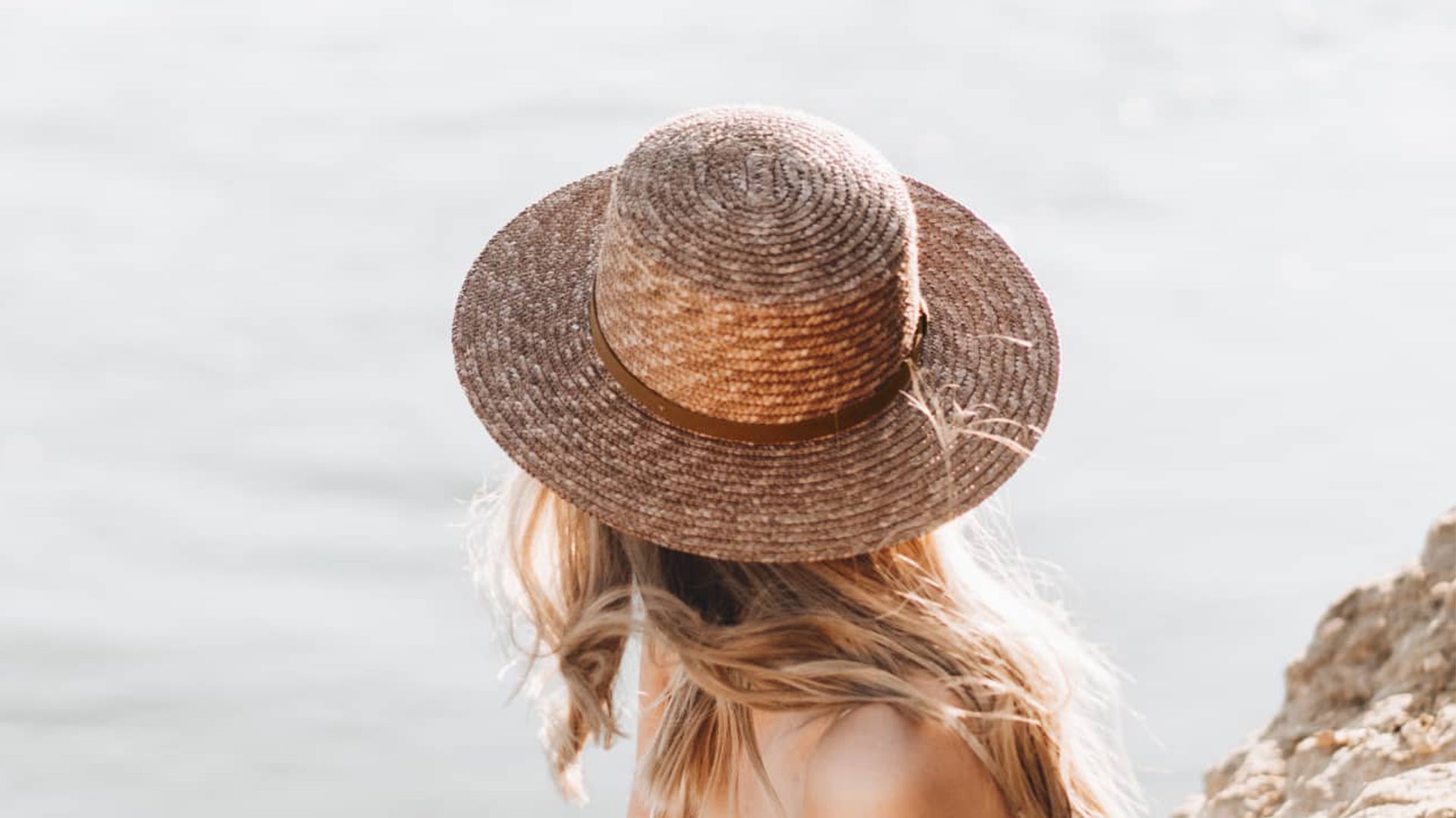 Buy fashion hats for women from a reputed online store
